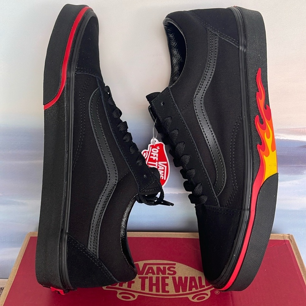 Vans Men’s Old Skool
(Flame Wall) Black/Black
VN0A38G1Q8Q
Sneakers - Picture 12 of 16